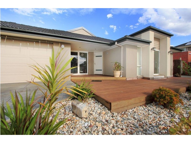 15 Greenside Crescent, Keysborough VIC 3173