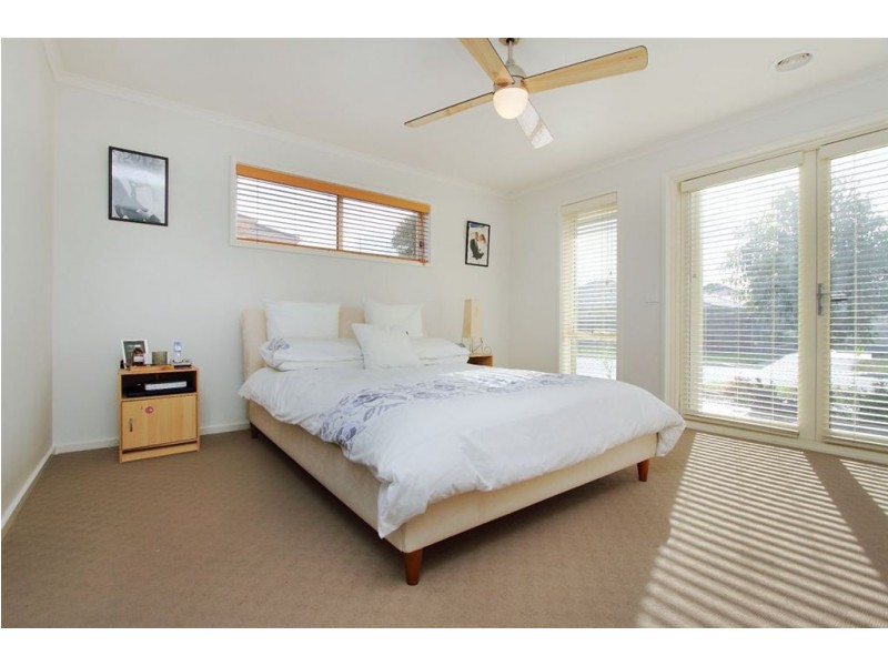 15 Greenside Crescent, Keysborough VIC 3173