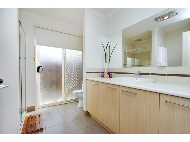 15 Greenside Crescent, Keysborough VIC 3173