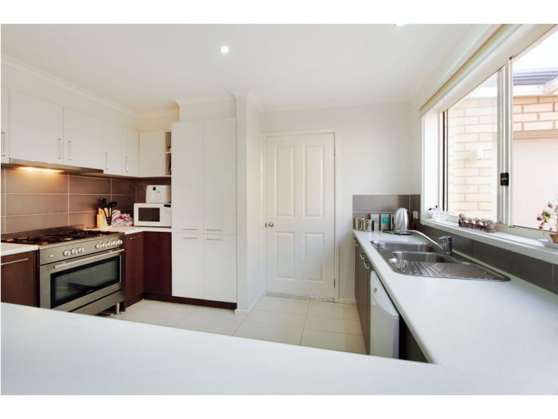 15 Greenside Crescent, Keysborough VIC 3173