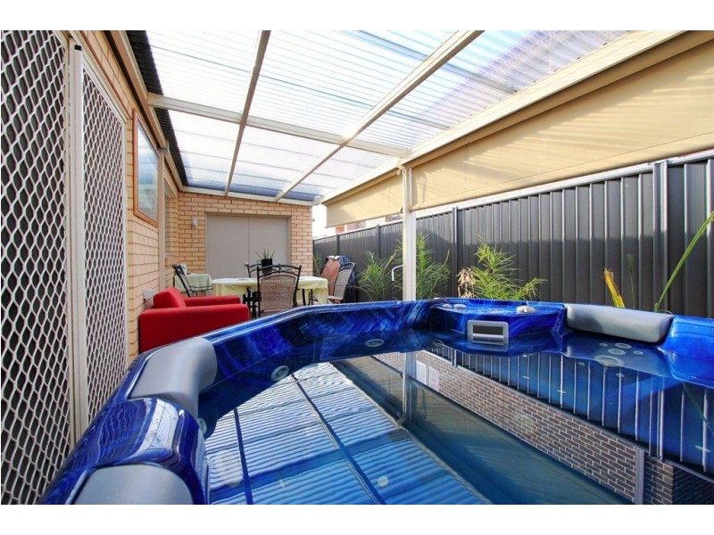 15 Greenside Crescent, Keysborough VIC 3173