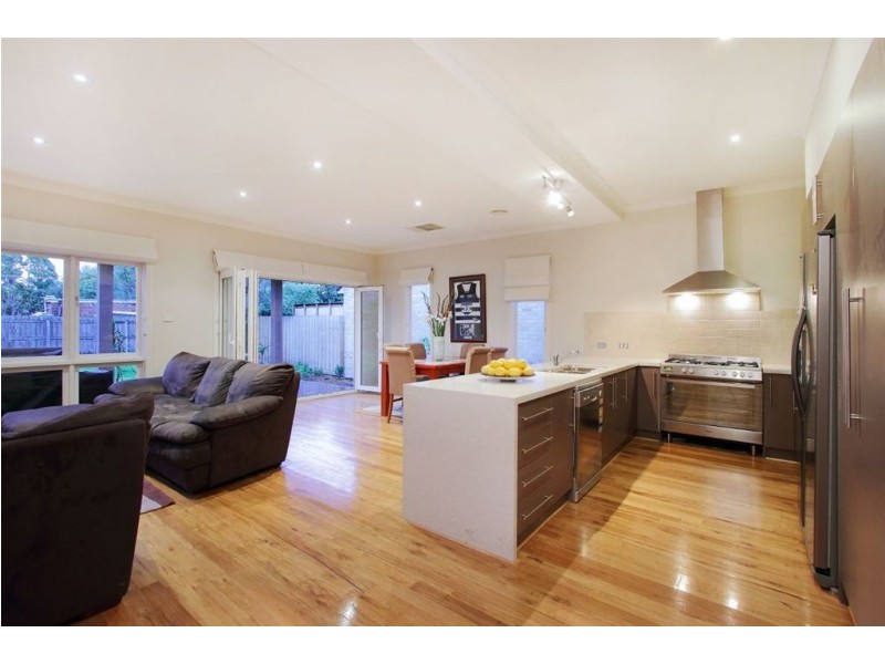 8 Swinden Avenue, Cheltenham VIC 3192