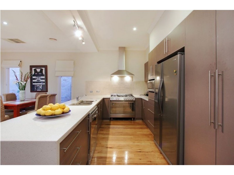 8 Swinden Avenue, Cheltenham VIC 3192