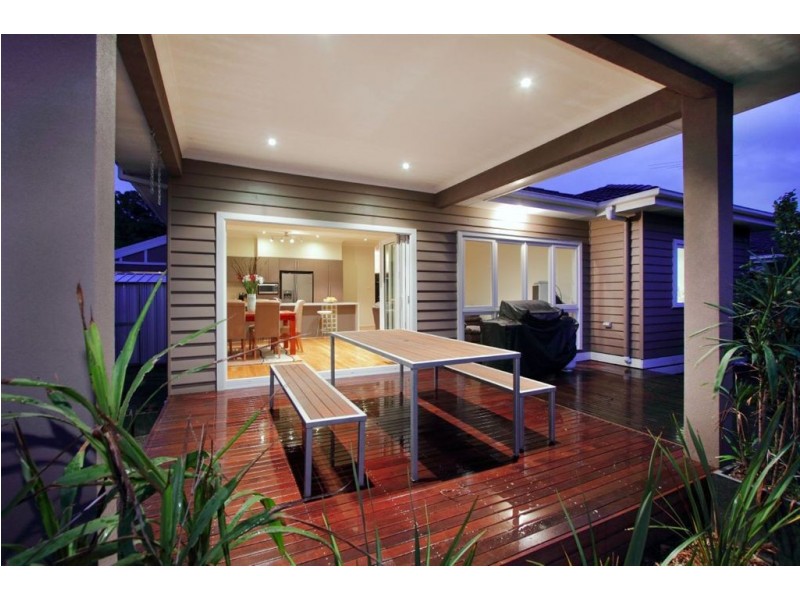 8 Swinden Avenue, Cheltenham VIC 3192