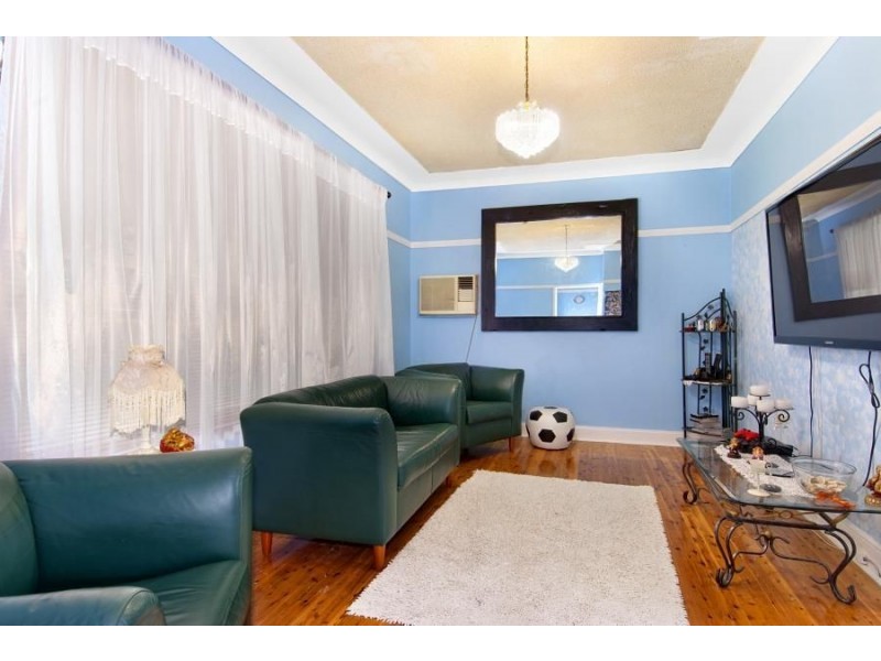 77 Endeavour Street, Seven Hills NSW 2147