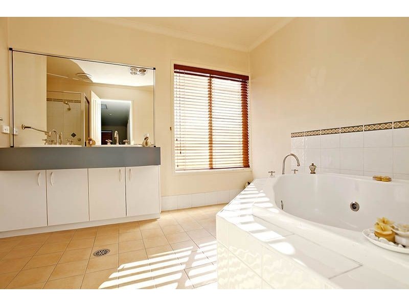 11 Ponsford Ave, Rouse Hill NSW 2155