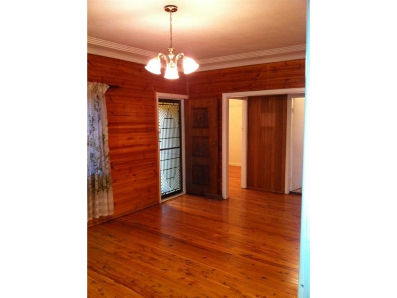 215 Hamilton Road, Fairfield West NSW 2165