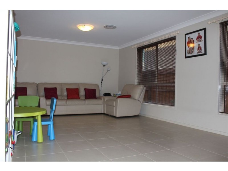 19 Adelong Parade, The Ponds NSW 2769