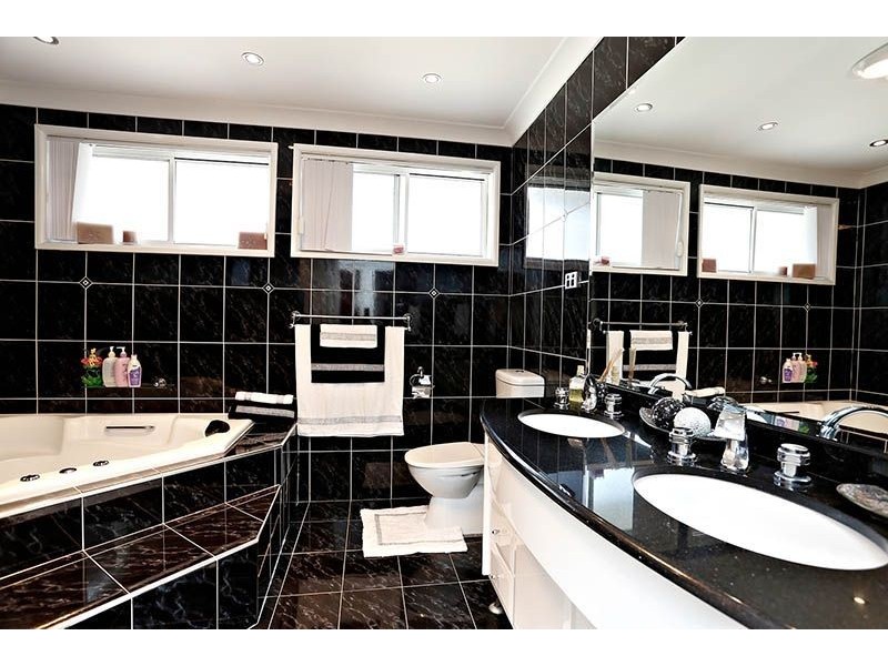 28 Windrush Circuit, St Clair NSW 2759