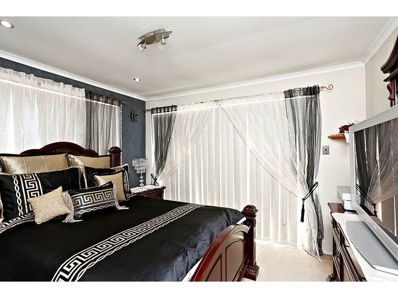 28 Windrush Circuit, St Clair NSW 2759