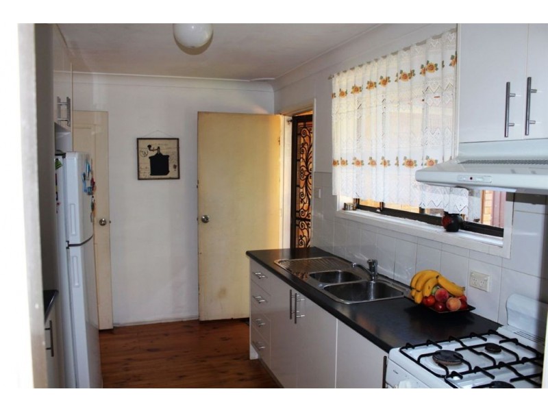 4 Dove Place, St Clair NSW 2759