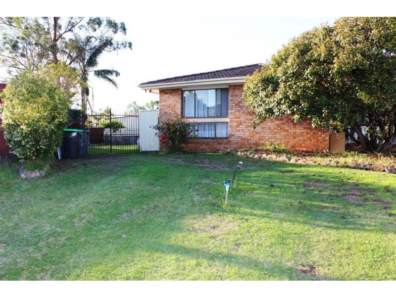 4 Dove Place, St Clair NSW 2759