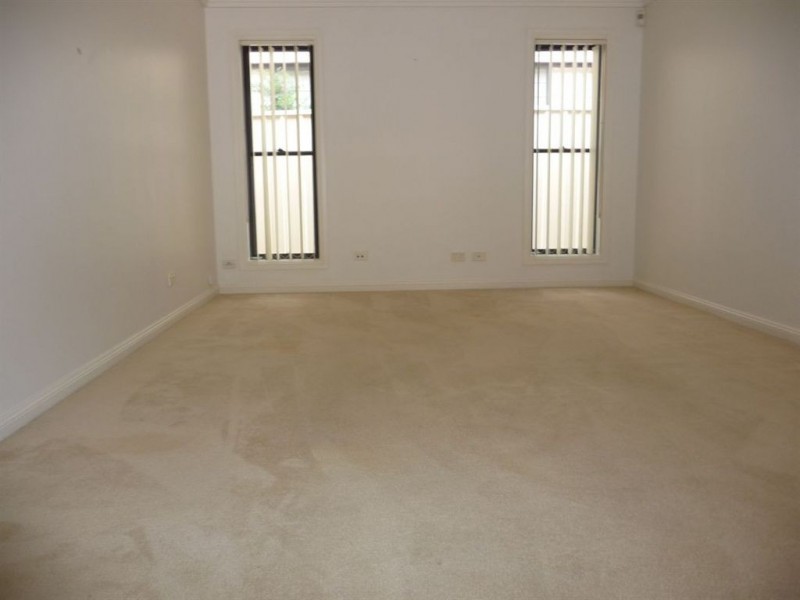 28 Rebellion Circuit, Beaumont Hills NSW 2155