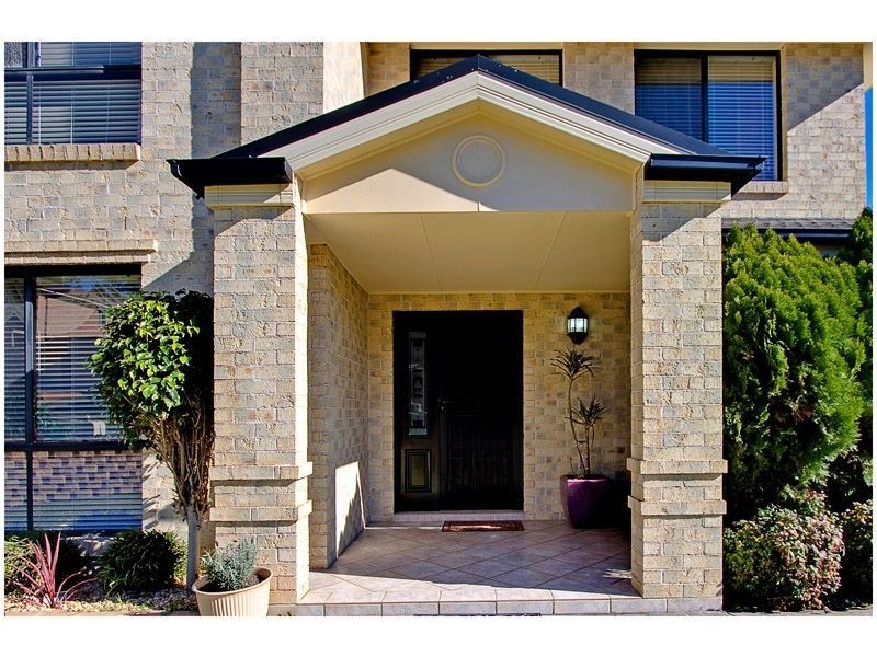 8 Paramount Crescent, Kellyville NSW 2155