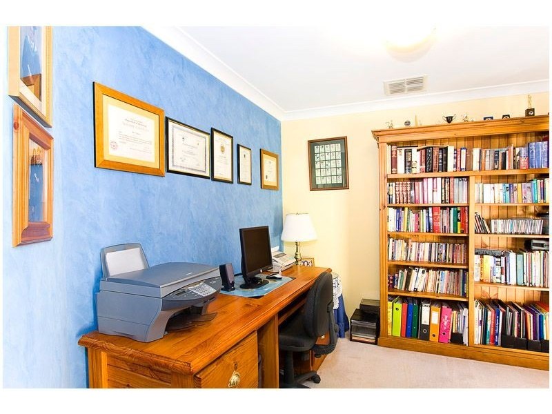 8 Paramount Crescent, Kellyville NSW 2155