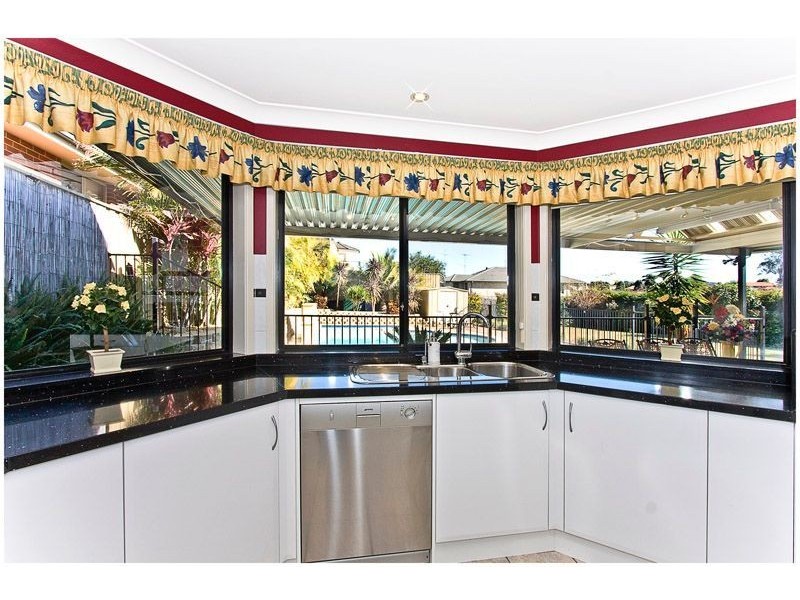 8 Paramount Crescent, Kellyville NSW 2155