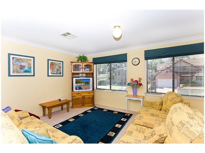 8 Paramount Crescent, Kellyville NSW 2155