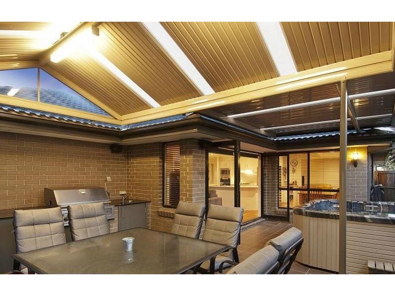 8 Watford Drive, Stanhope Gardens NSW 2768