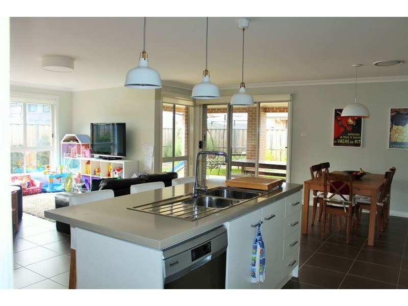 25 Estuary Crescent, The Ponds NSW 2769