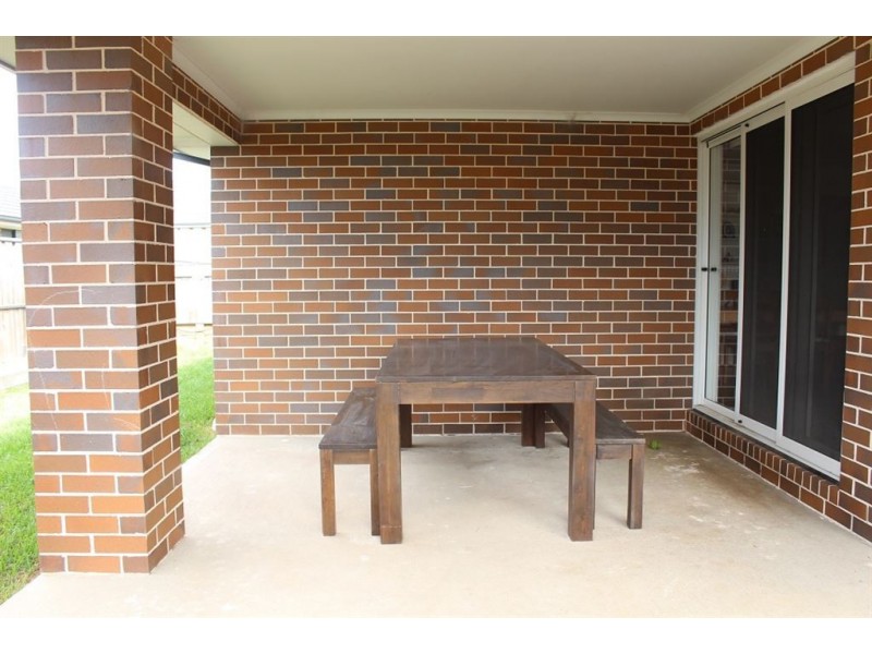 25 Estuary Crescent, The Ponds NSW 2769