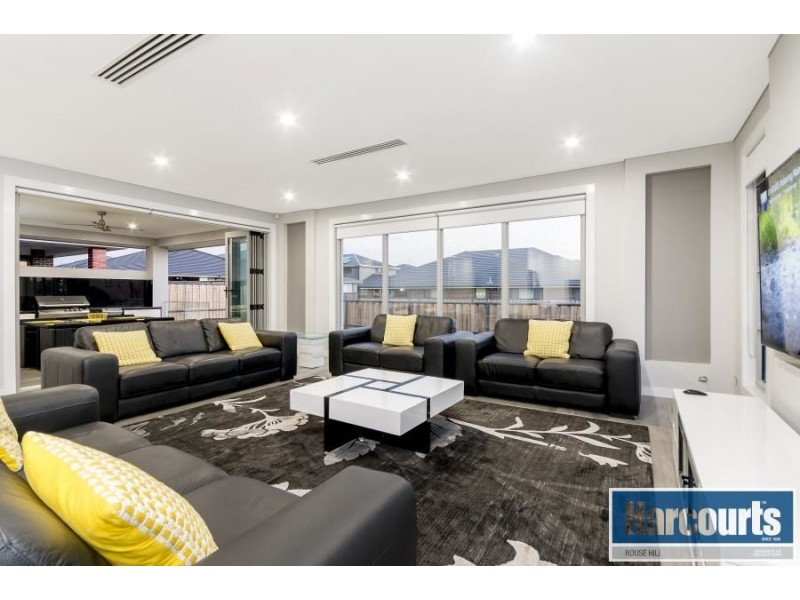 15 Lyrebird Crescent, The Ponds NSW 2769