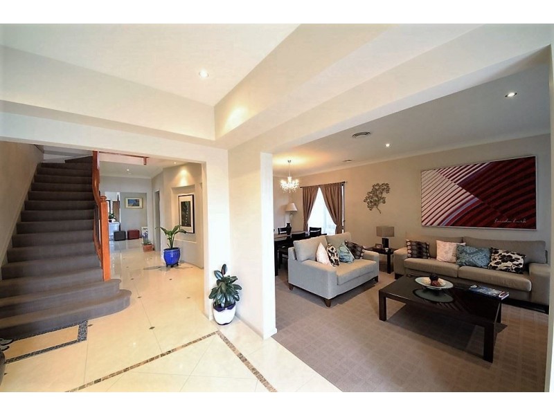 27 Rebellion Cct, Beaumont Hills NSW 2155