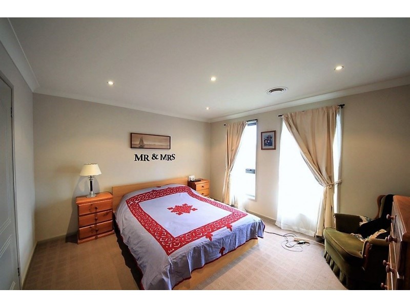 27 Rebellion Cct, Beaumont Hills NSW 2155