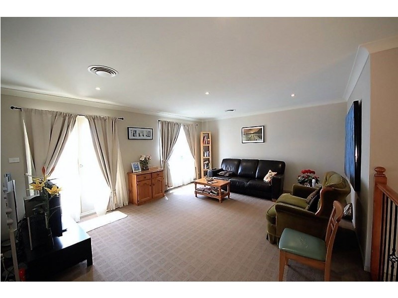 27 Rebellion Cct, Beaumont Hills NSW 2155