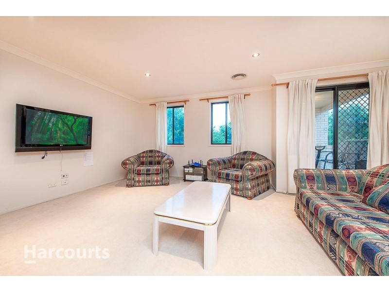 16 Townsend Circuit, Beaumont Hills NSW 2155