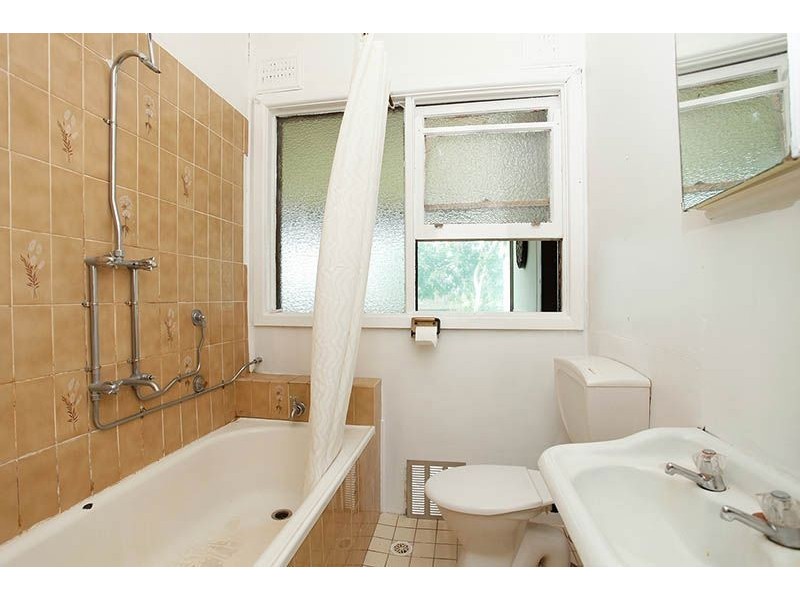 16 Noakes Parade, Lalor Park NSW 2147