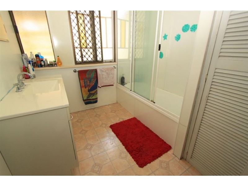 71 West Street, The Range QLD 4700