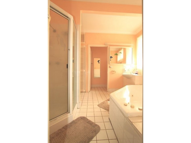 16 Mortensen Street, Park Avenue QLD 4701