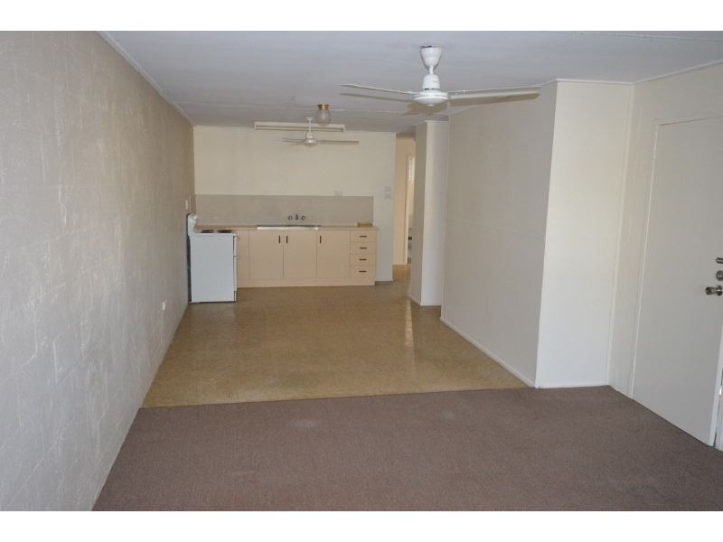 1/12 Macarthur Street, Koongal QLD 4701