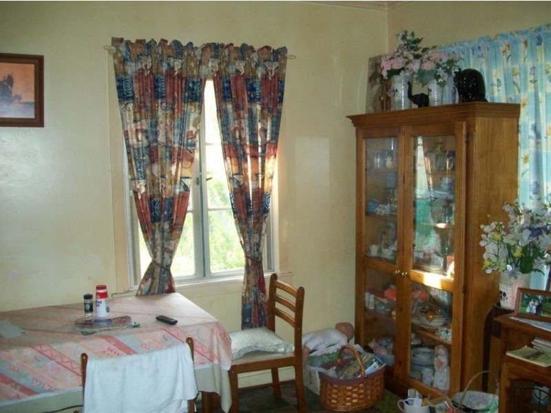 27 Thompson Avenue, Mount Morgan QLD 4714