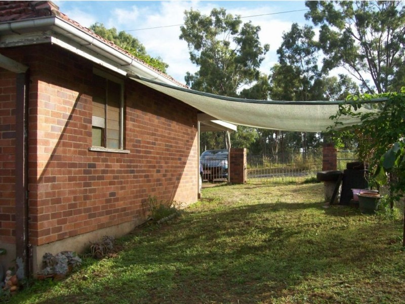 27 Thompson Avenue, Mount Morgan QLD 4714