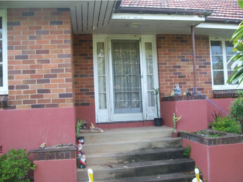 27 Thompson Avenue, Mount Morgan QLD 4714