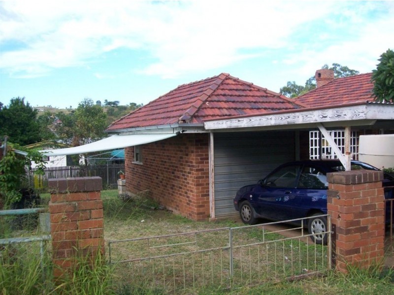 27 Thompson Avenue, Mount Morgan QLD 4714