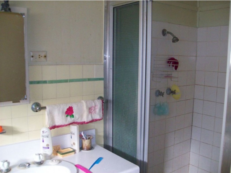 27 Thompson Avenue, Mount Morgan QLD 4714