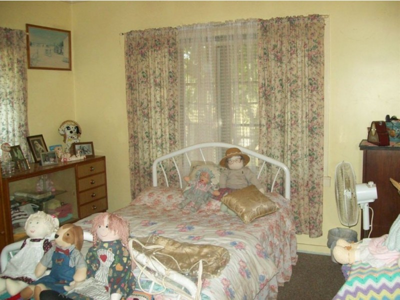 27 Thompson Avenue, Mount Morgan QLD 4714