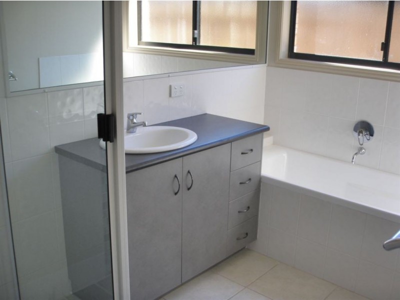 1 Doongarra Cr, Gracemere QLD 4702