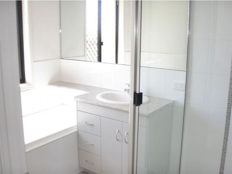 18 Koolamarra Dr, Gracemere QLD 4702