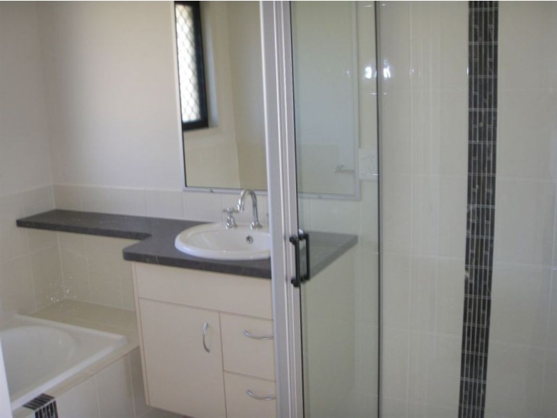 30 Lamb Av, Gracemere QLD 4702