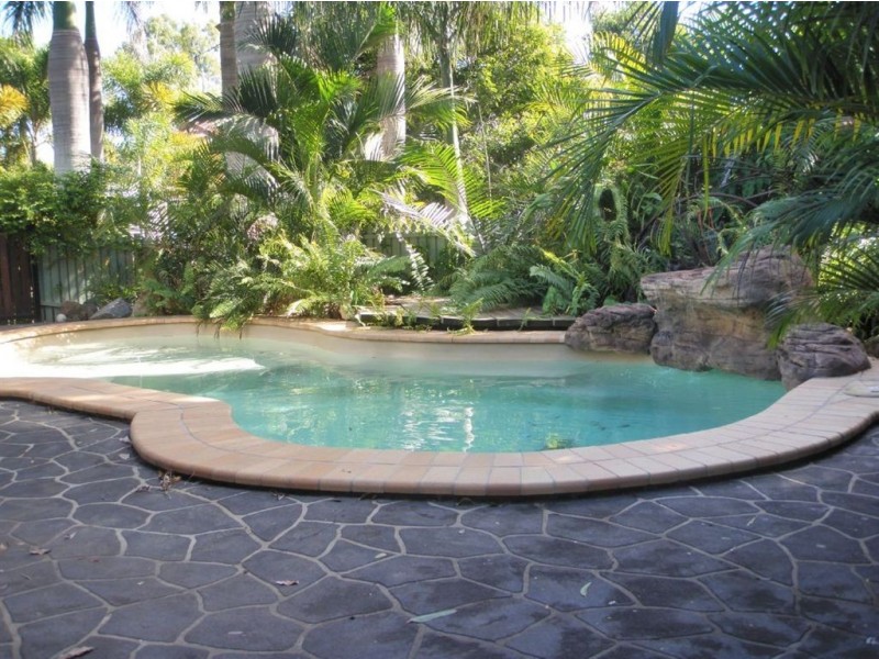 12 Charles Crs, Gracemere QLD 4702