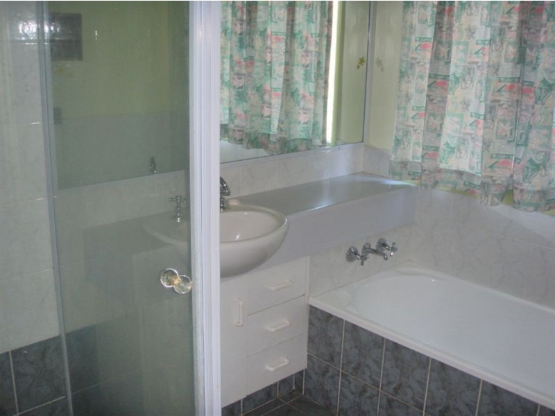 12 Charles Crs, Gracemere QLD 4702