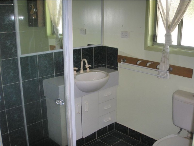12 Charles Crs, Gracemere QLD 4702