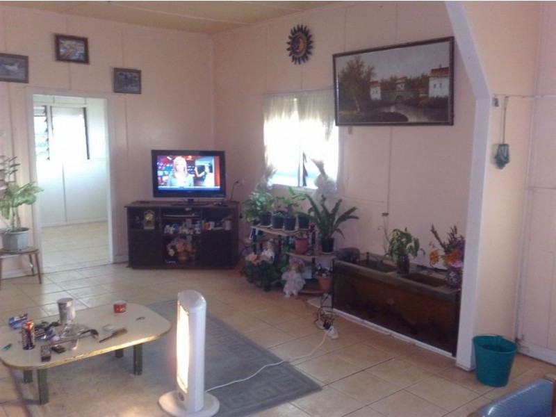 83 Dee Street, Mount Morgan QLD 4714
