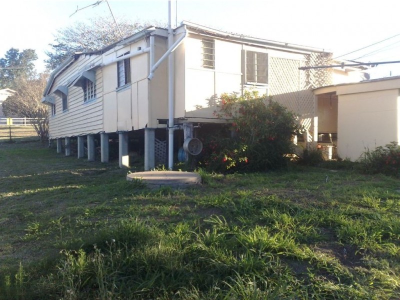 83 Dee Street, Mount Morgan QLD 4714