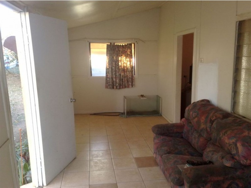 83 Dee Street, Mount Morgan QLD 4714