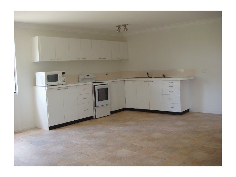 7 Racecourse Road, Mount Morgan QLD 4714