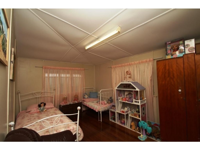 11 Davis Street, Mount Morgan QLD 4714